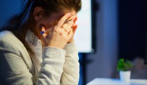 persona con sindrome de burnout